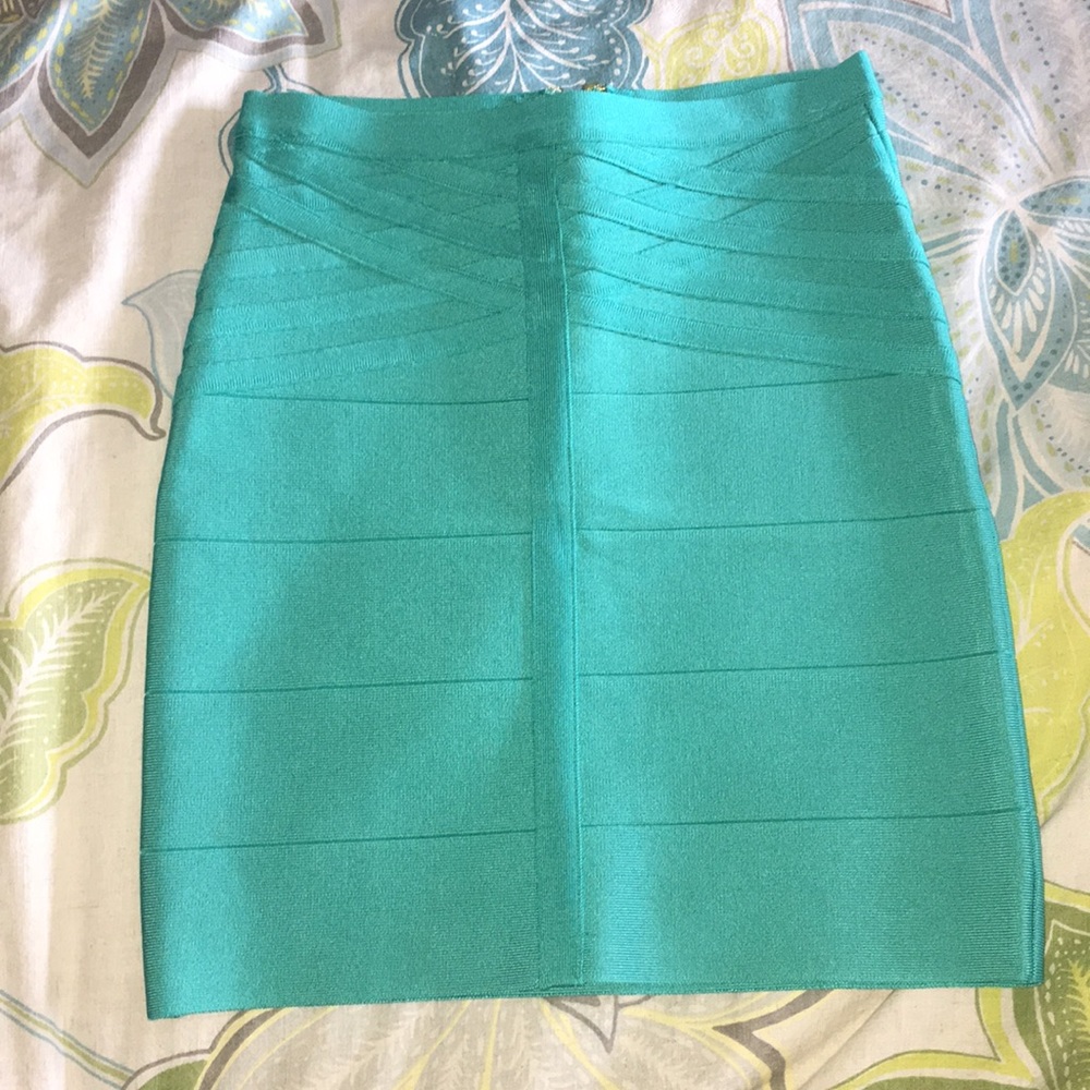 Bebe Basket Weave skirt